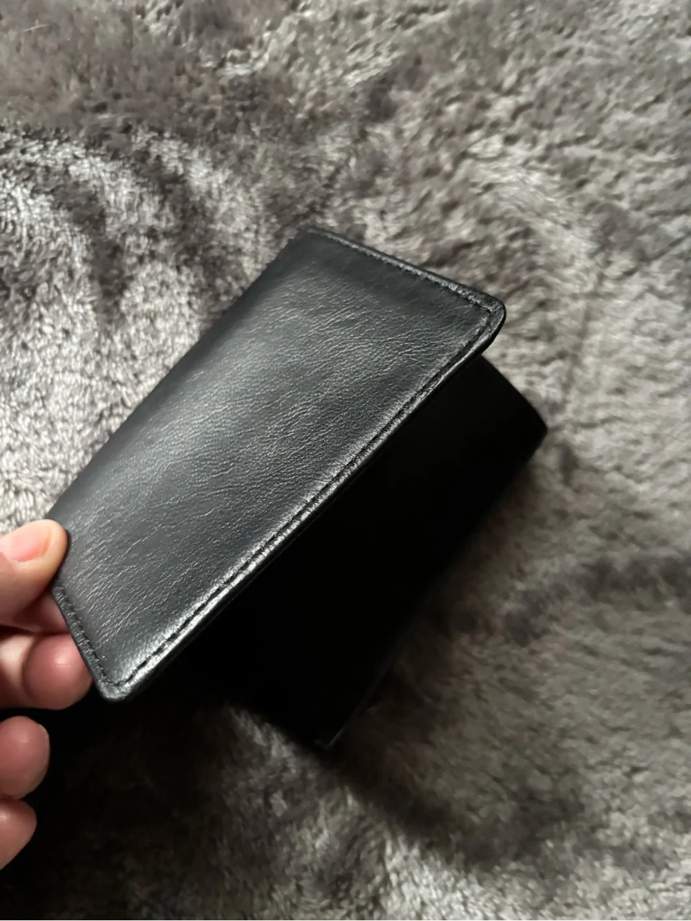 Roundtree men’s Black Leather Bi-Fold Wallet - Classic Minimalist